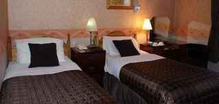 גלוואיי Wards Hotel מראה חיצוני תמונה